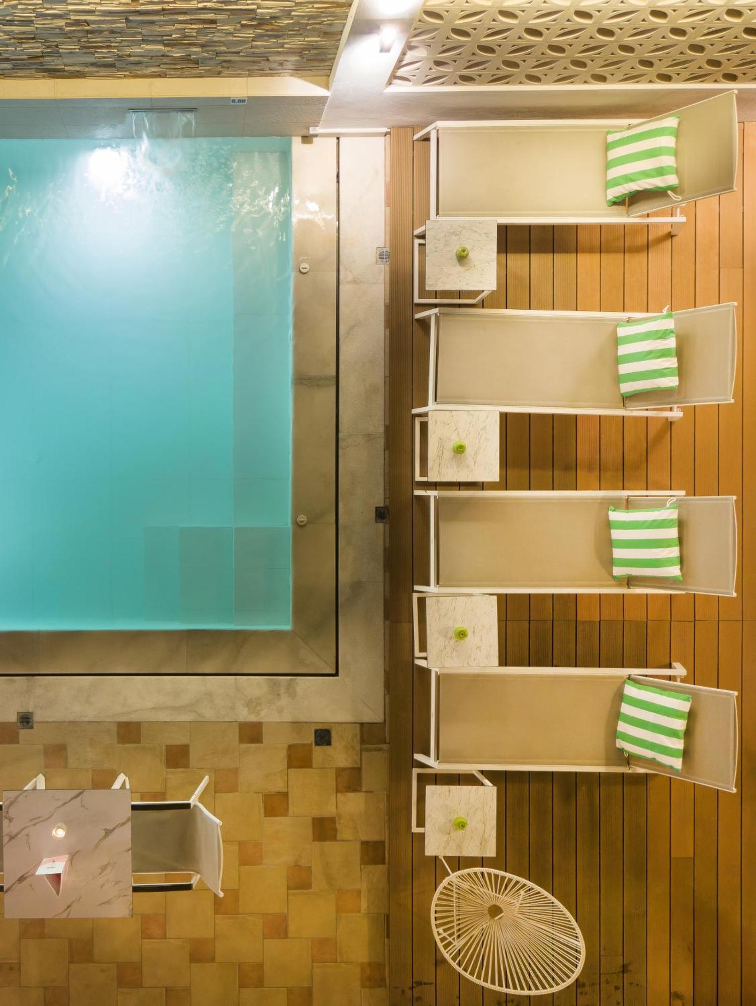 Eliza Hotel By Panel Hospitality Неи Порои Екстериор снимка